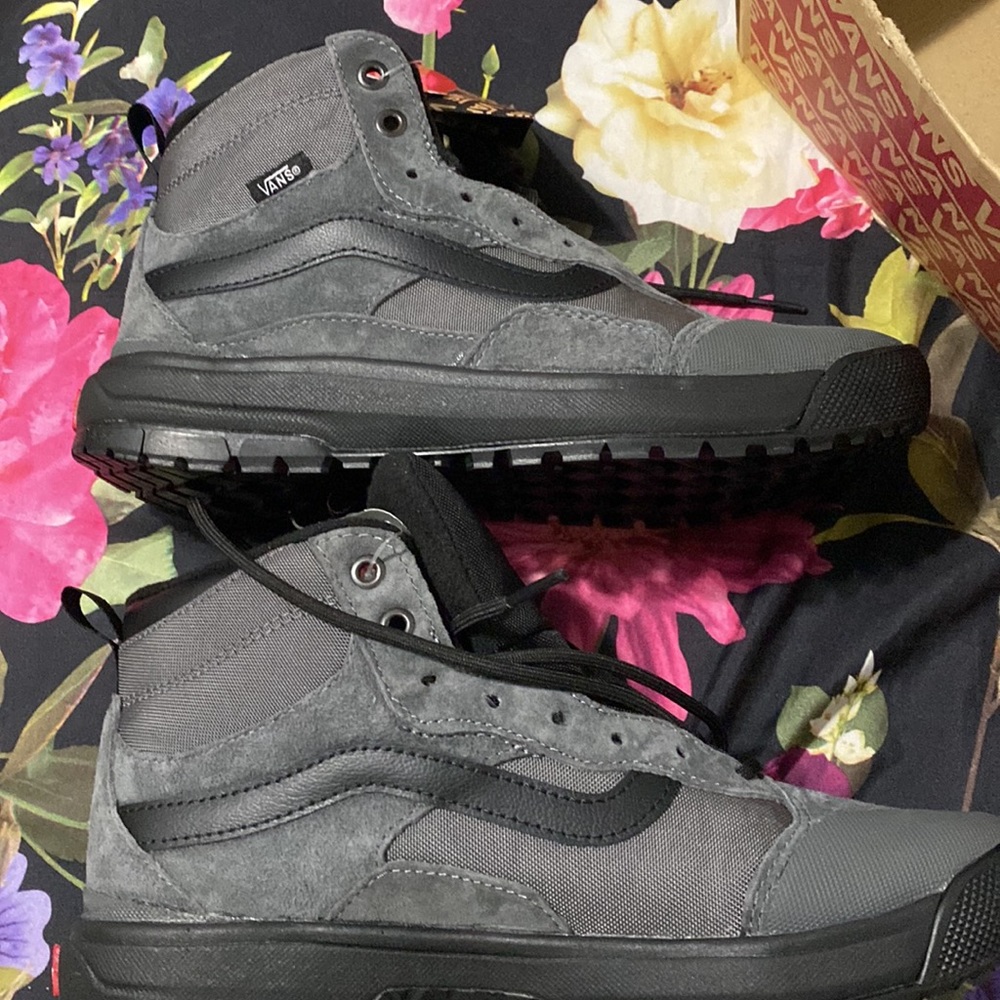 Vans UltraRange Exo Hi. Pewter/Black. Size 8.5W, 7.0M  New.